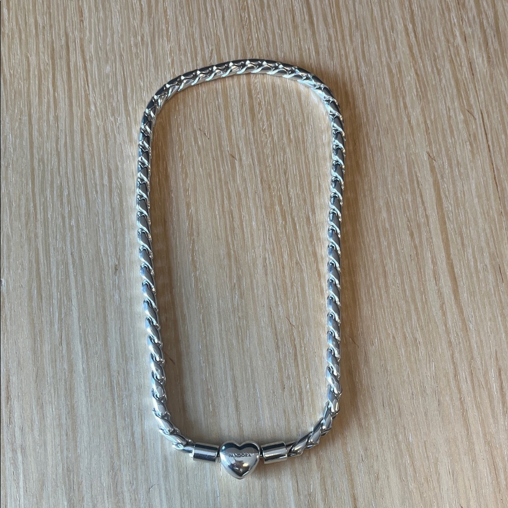100% authentic Pandora Silver Heart Clasp Necklace